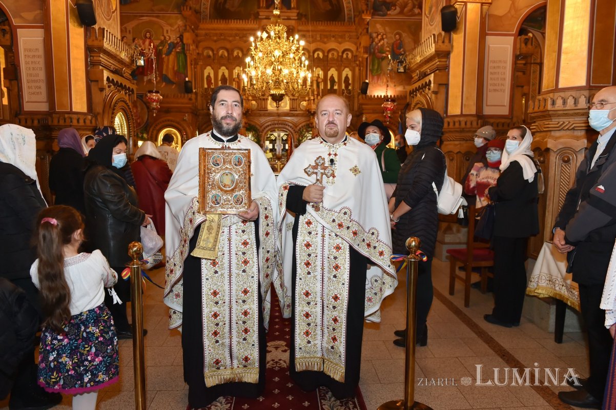 Sfințirea unei noi racle la Parohia „Buna Vestire”-Belu din Capitală 156868