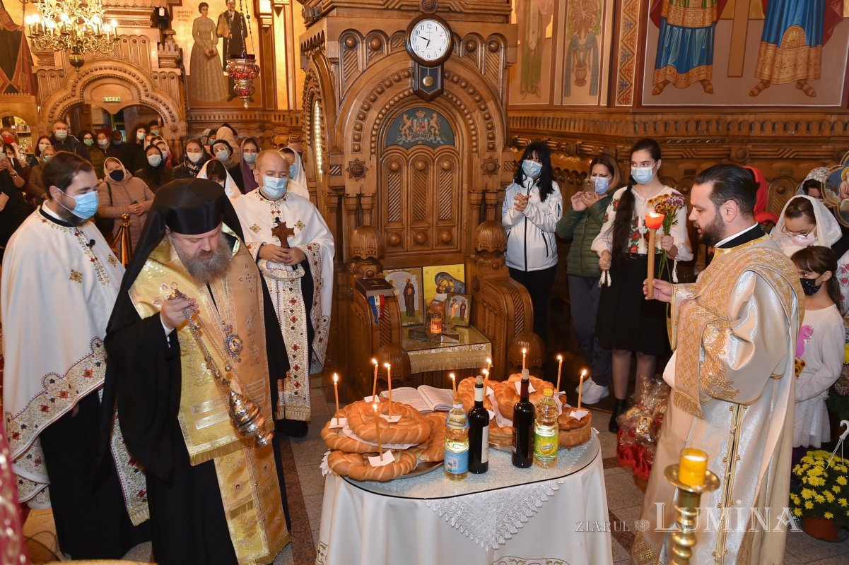 Sfințirea unei noi racle la Parohia „Buna Vestire”-Belu din Capitală 156871