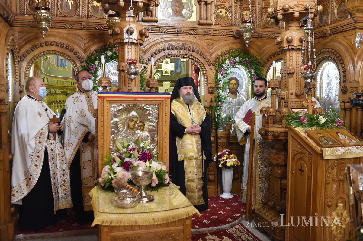 Sfințirea unei noi racle la Parohia „Buna Vestire”-Belu din Capitală 156872