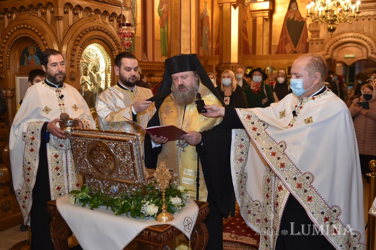 Sfințirea unei noi racle la Parohia „Buna Vestire”-Belu din Capitală 156873