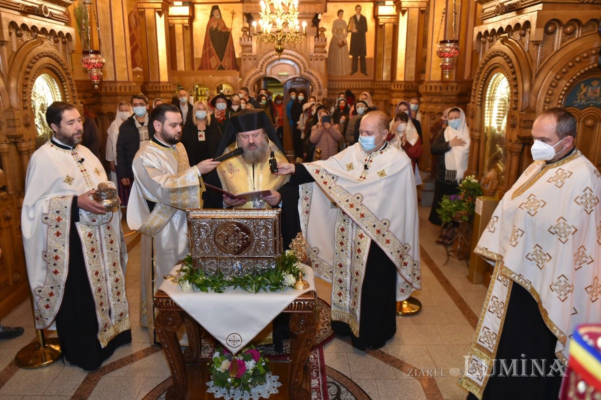 Sfințirea unei noi racle la Parohia „Buna Vestire”-Belu din Capitală 156874