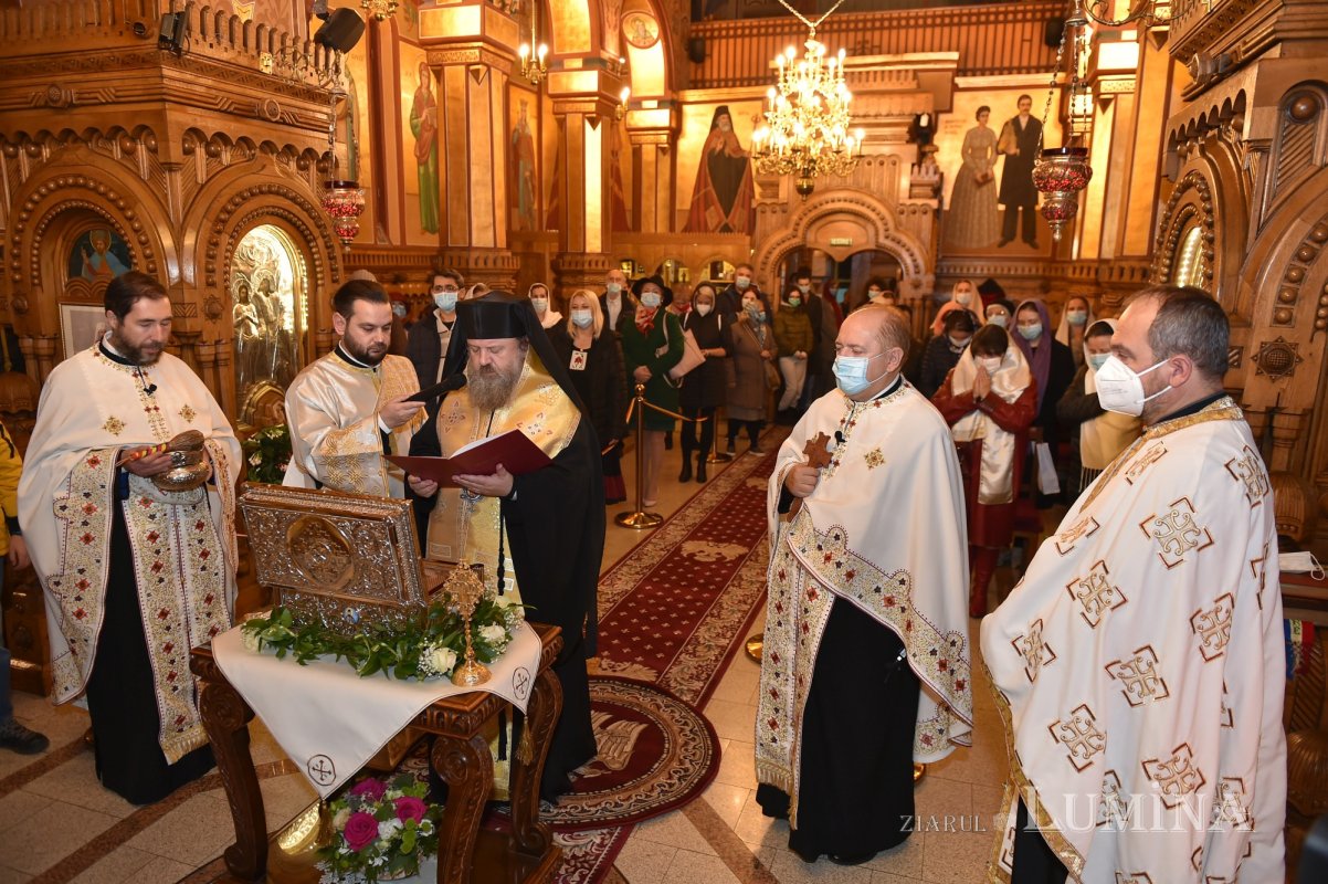 Sfințirea unei noi racle la Parohia „Buna Vestire”-Belu din Capitală 156875