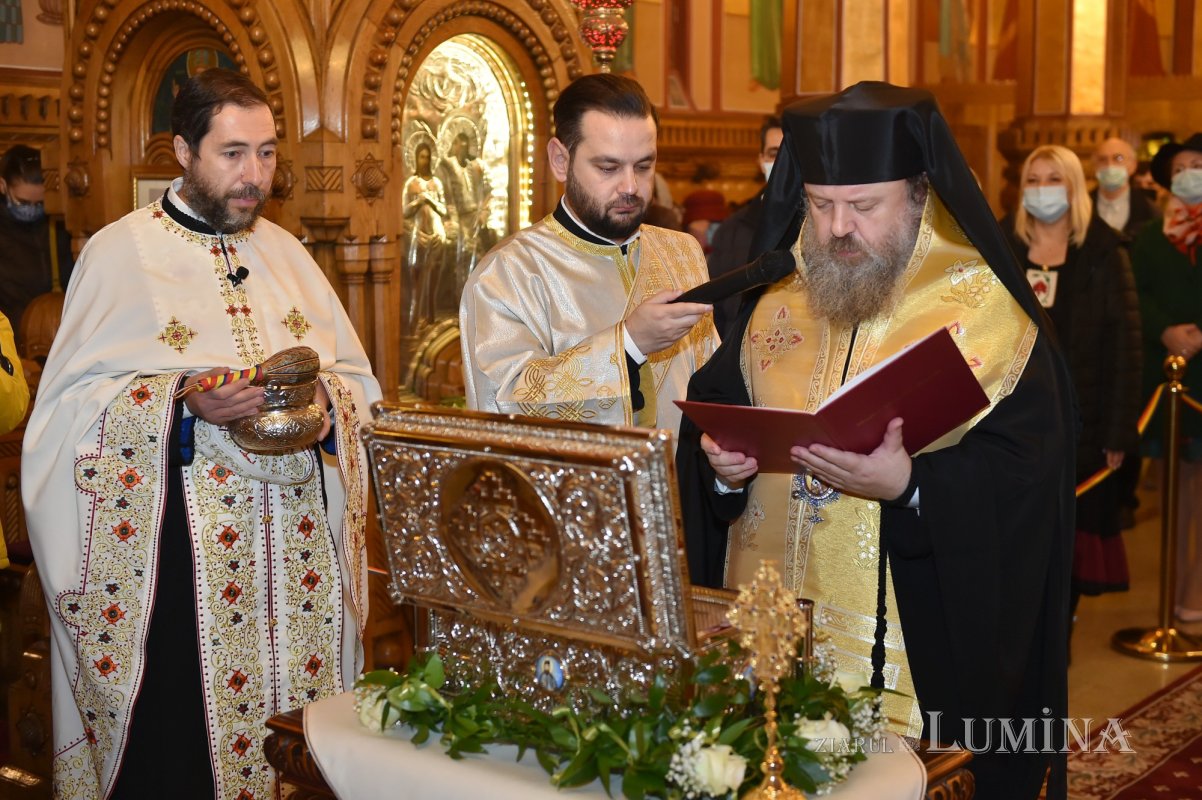 Sfințirea unei noi racle la Parohia „Buna Vestire”-Belu din Capitală 156876