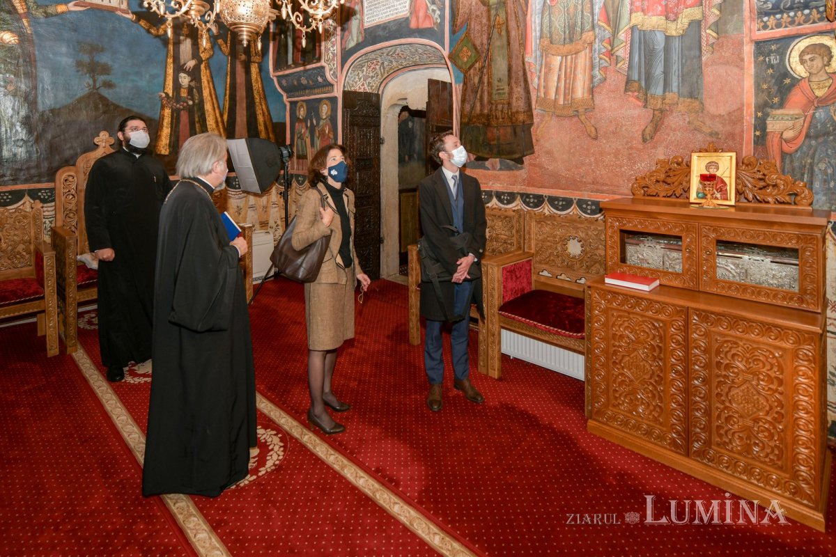 Noua ambasadoare a Franţei în vizită de prezentare la Patriarhia Română 157516