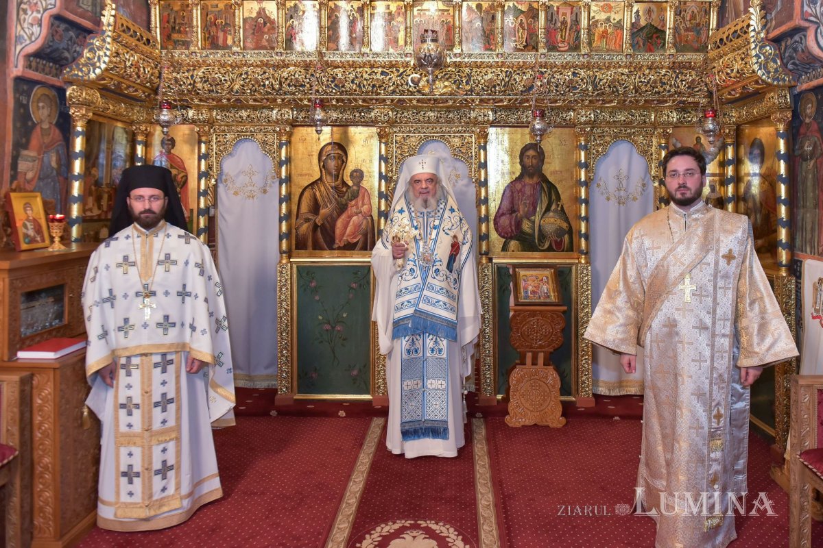 „Intrarea în biserică a Maicii Domnului, model de pregătire pentru creştini” 157873