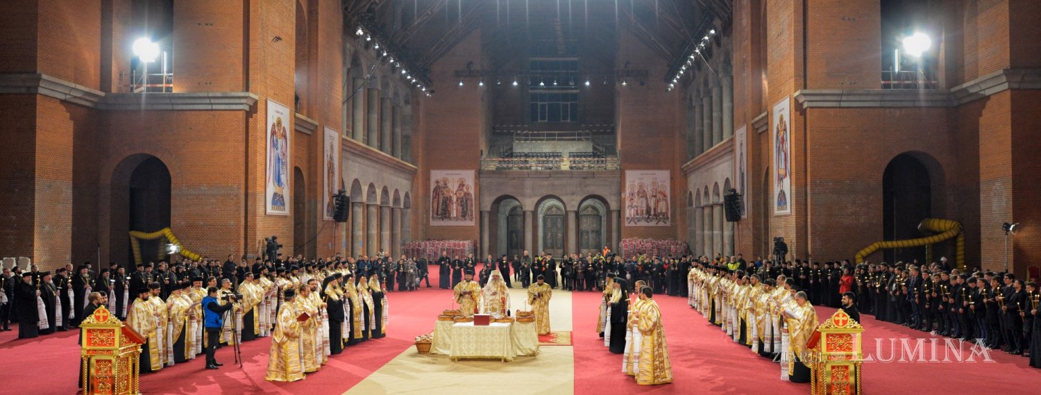 Doi ani de la sfinţirea Altarului Catedralei Naţionale 158089