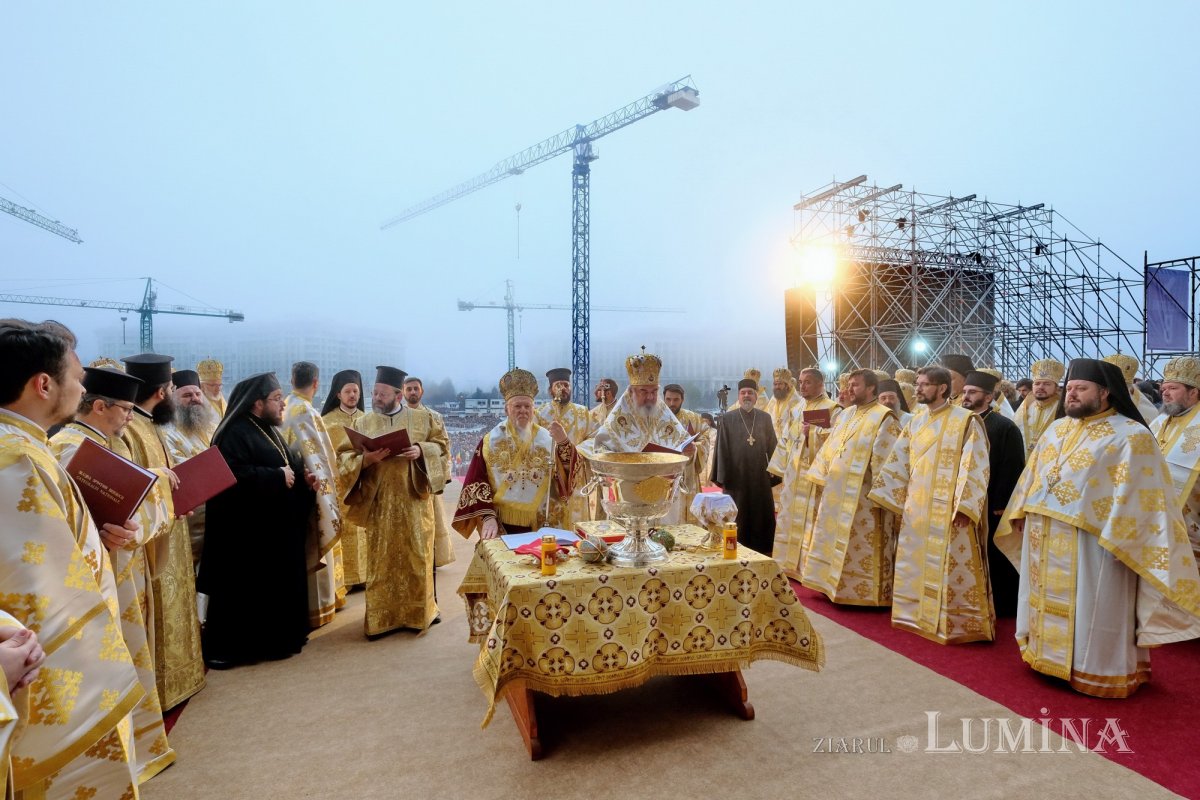 Doi ani de la sfinţirea Altarului Catedralei Naţionale 158090