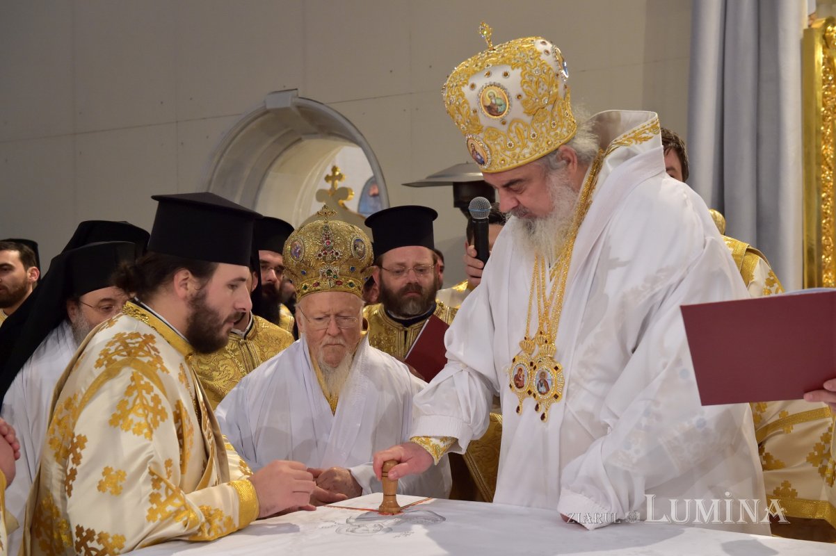 Doi ani de la sfinţirea Altarului Catedralei Naţionale 158091