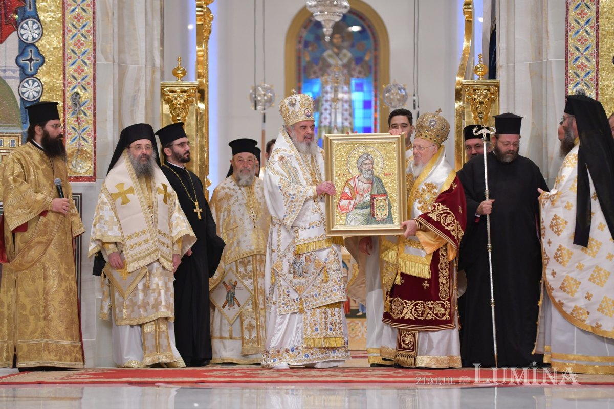 Doi ani de la sfinţirea Altarului Catedralei Naţionale 158100