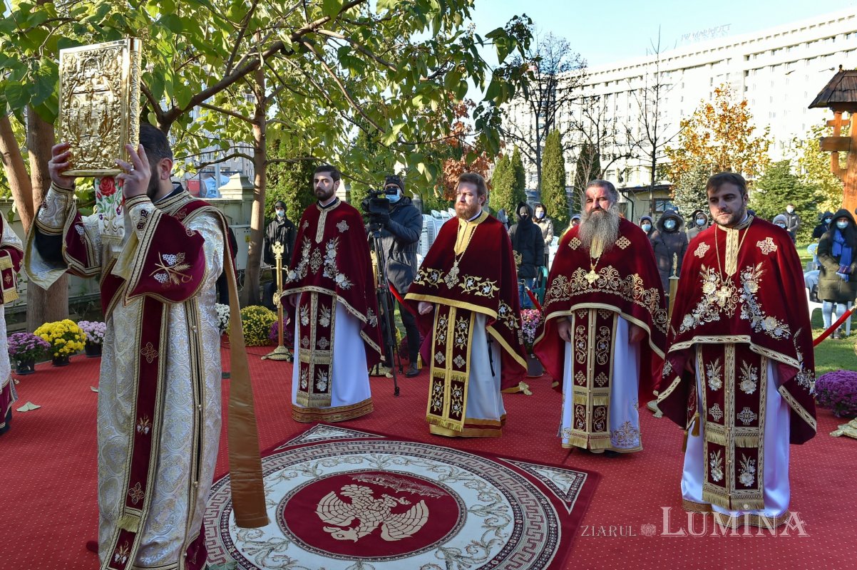 Liturghie aniversară la doi ani de la sfințirea Altarului Catedralei Naționale 158254