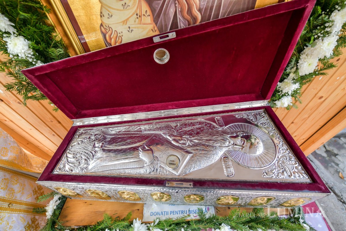 Prinos de laudă adus Sfântului Stelian în Parohia Lucaci din Capitală 158319