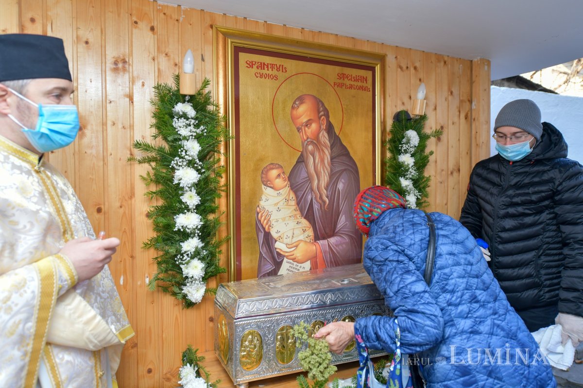 Prinos de laudă adus Sfântului Stelian în Parohia Lucaci din Capitală 158320