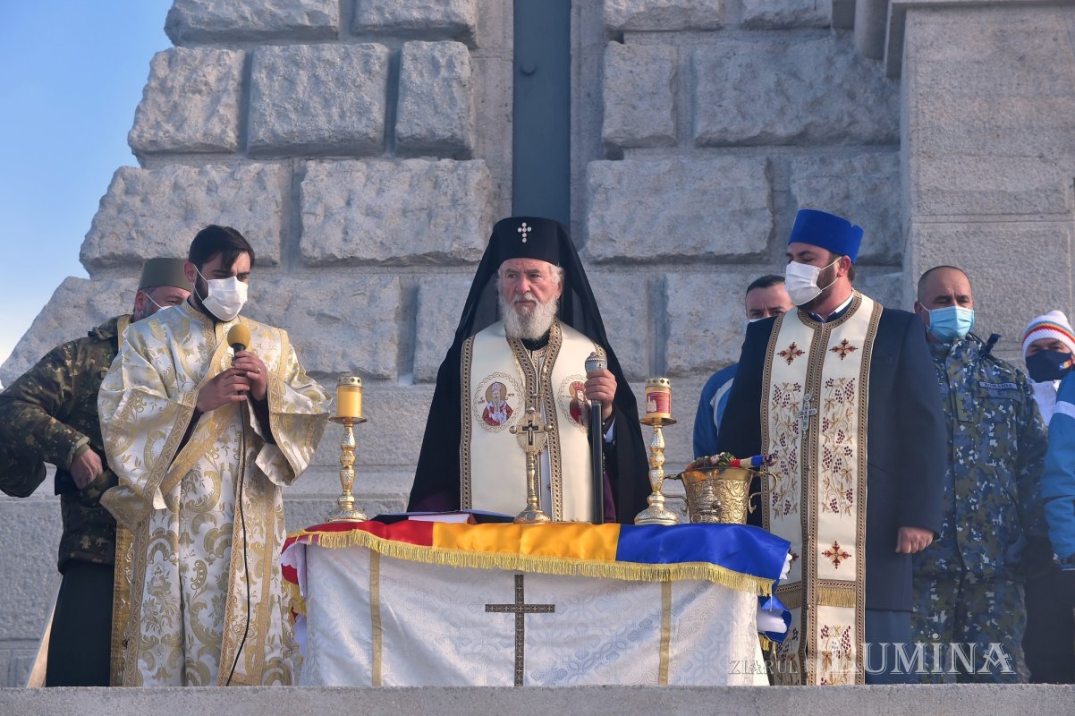 Crucea Eroilor de pe Caraiman a fost resfințită 158504