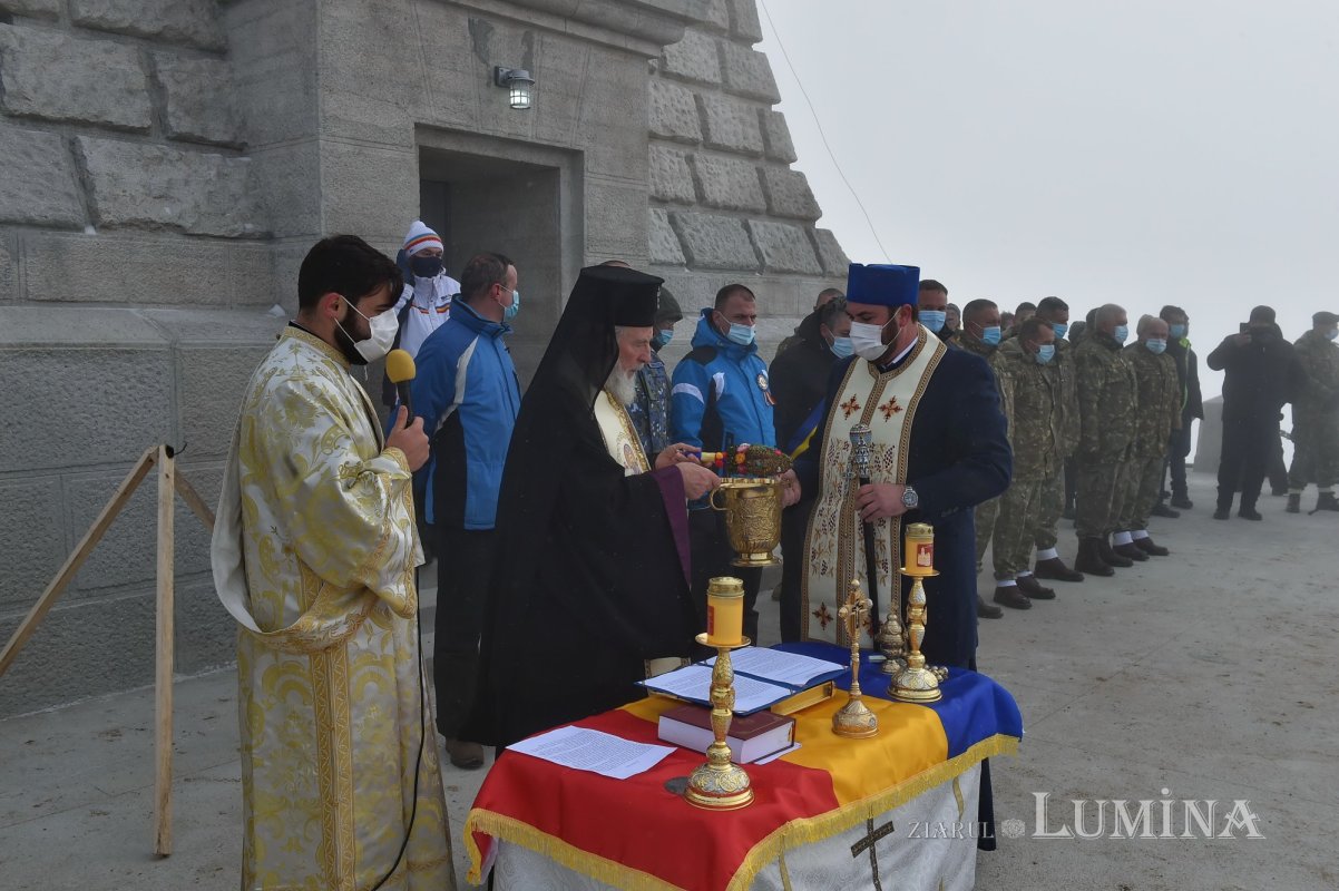 Crucea Eroilor de pe Caraiman a fost resfințită 158506
