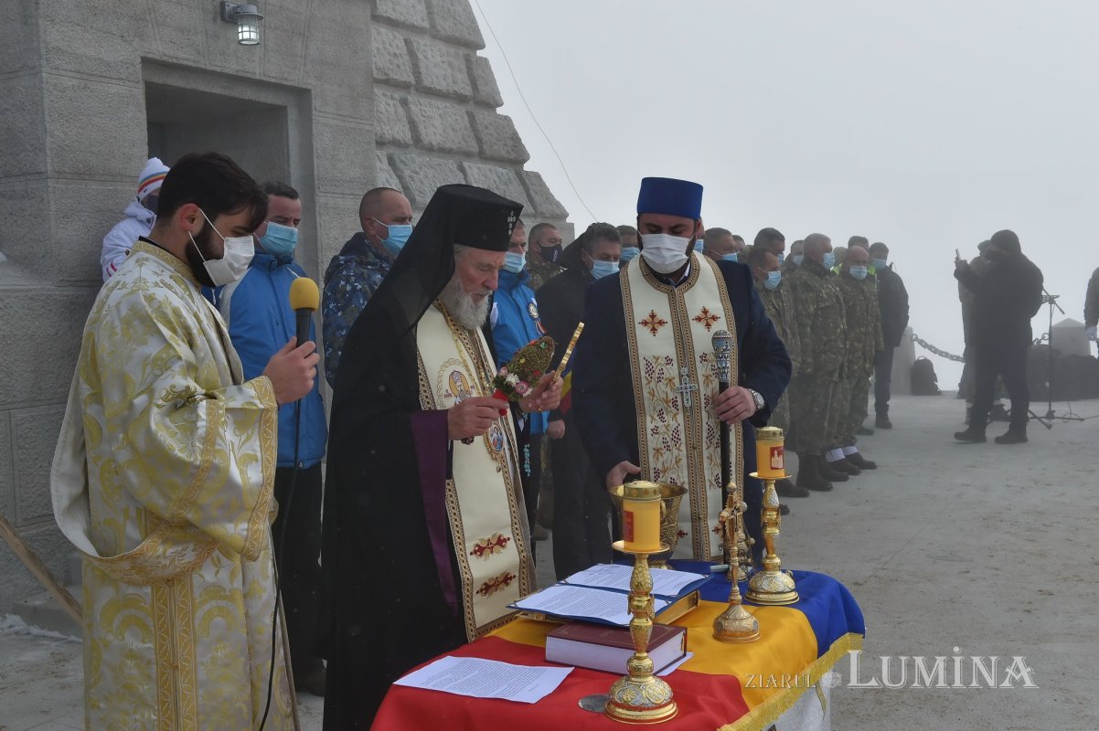 Crucea Eroilor de pe Caraiman a fost resfințită 158508