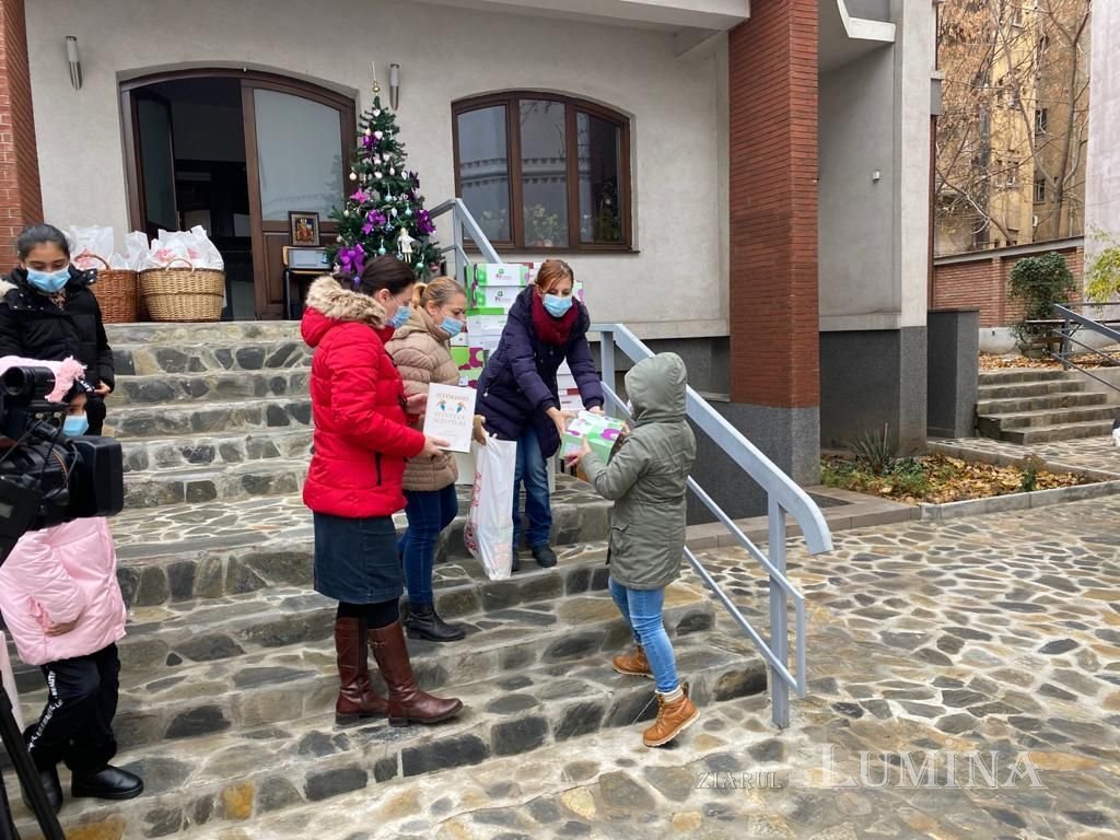 Patriarhul României a oferit daruri pentru copii şi tineri 158939