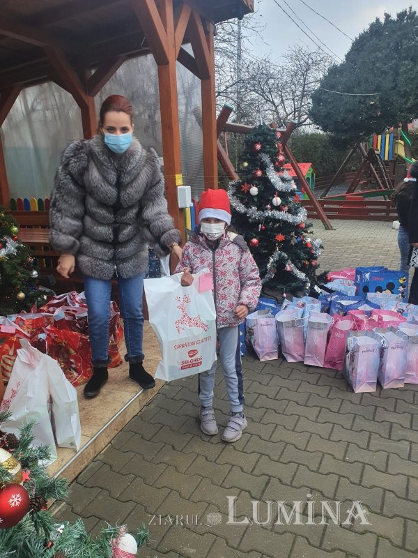 Patriarhul României a oferit daruri pentru copii şi tineri 158944