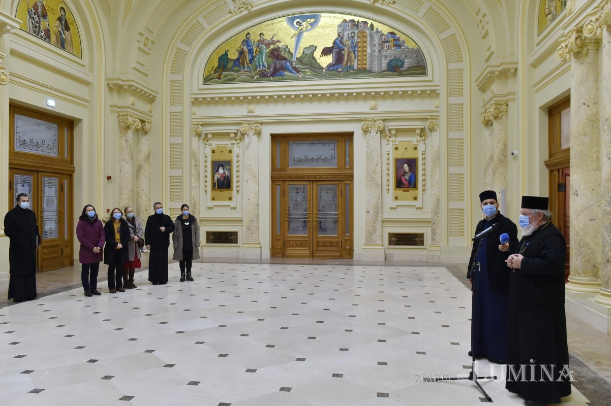 Distincții pentru membrii redacției revistei „Chemarea Credinței” 159301