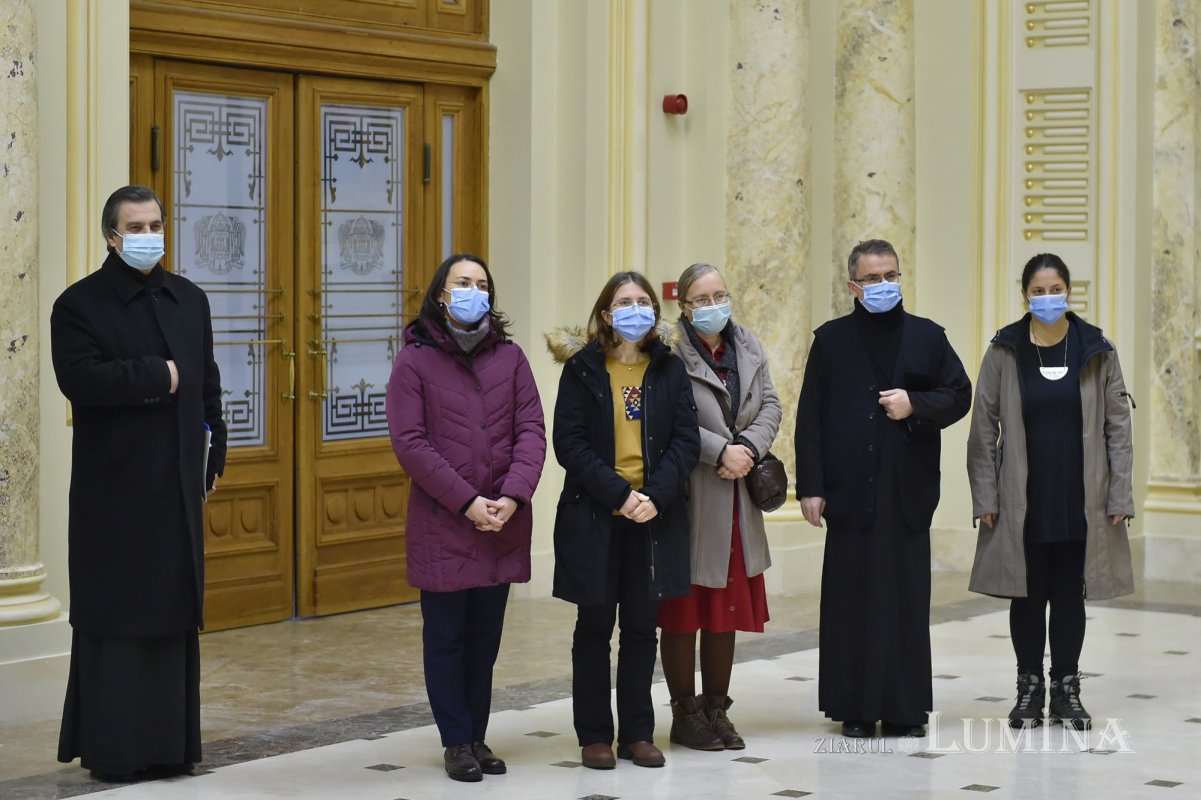 Distincții pentru membrii redacției revistei „Chemarea Credinței” 159302