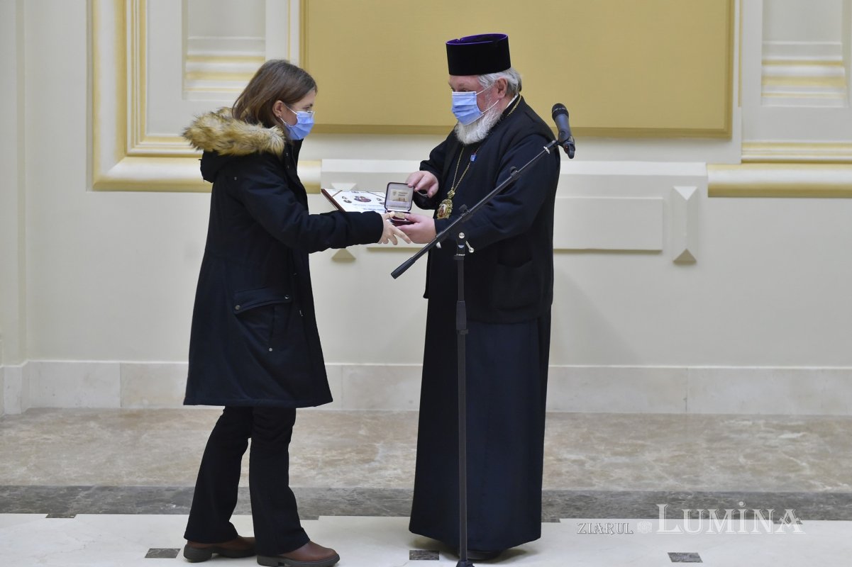 Distincții pentru membrii redacției revistei „Chemarea Credinței” 159307