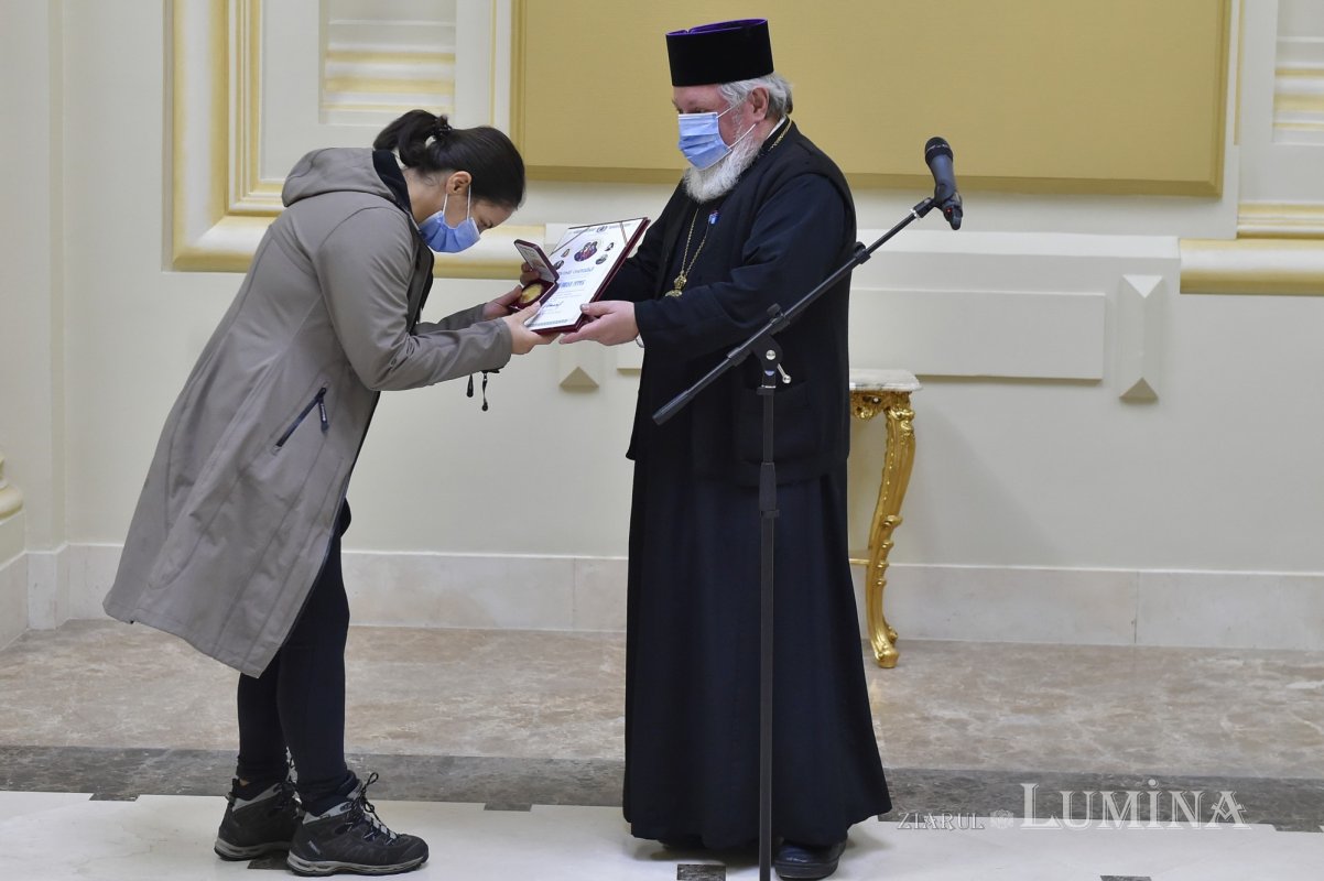 Distincții pentru membrii redacției revistei „Chemarea Credinței” 159310