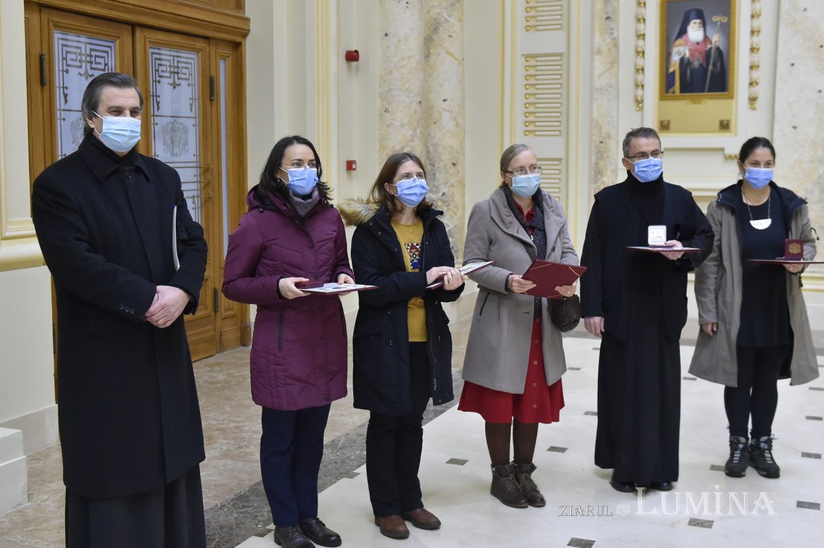 Distincții pentru membrii redacției revistei „Chemarea Credinței” 159312