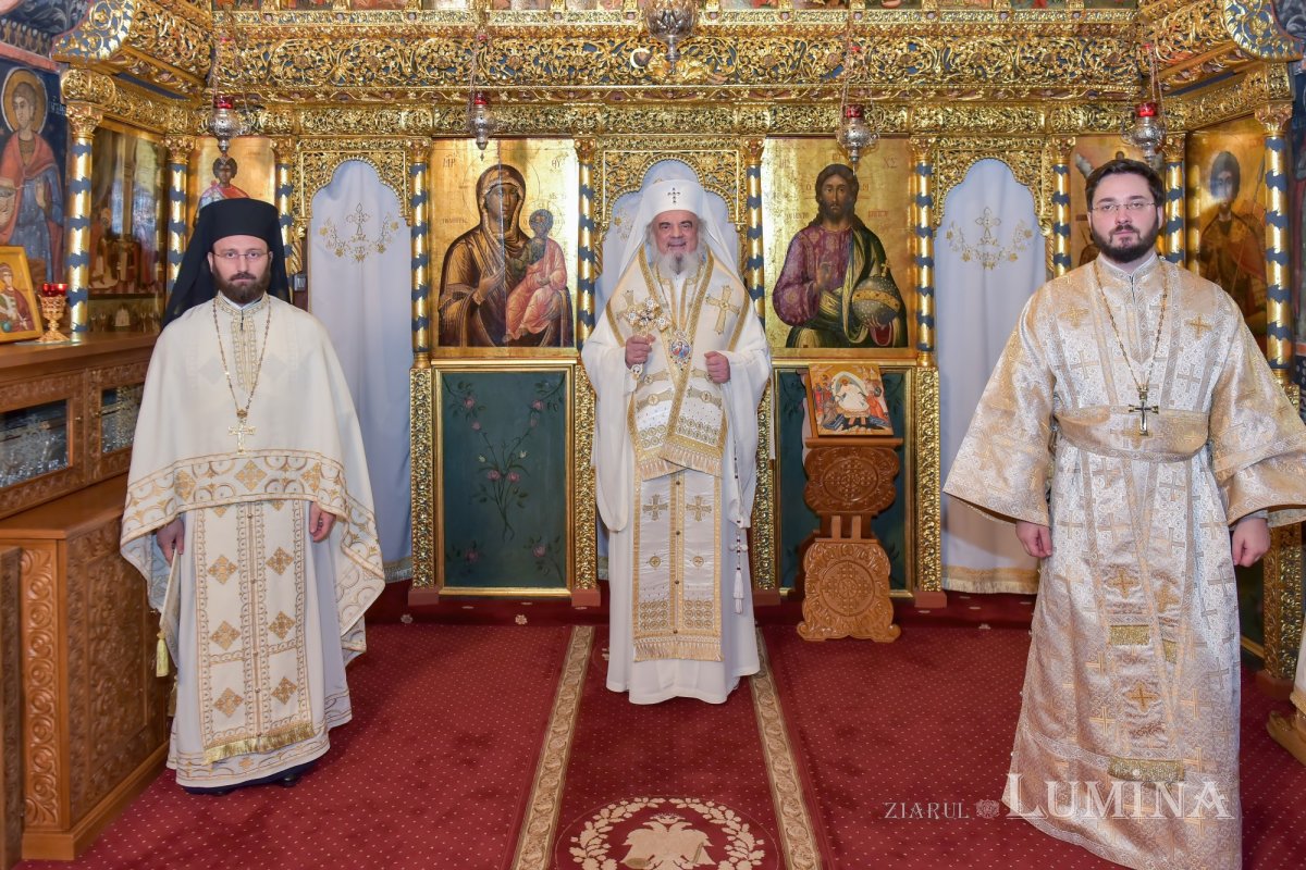 „Mântuitorul Iisus Hristos, Care vine în lume, iubeşte toate generaţiile” 160212