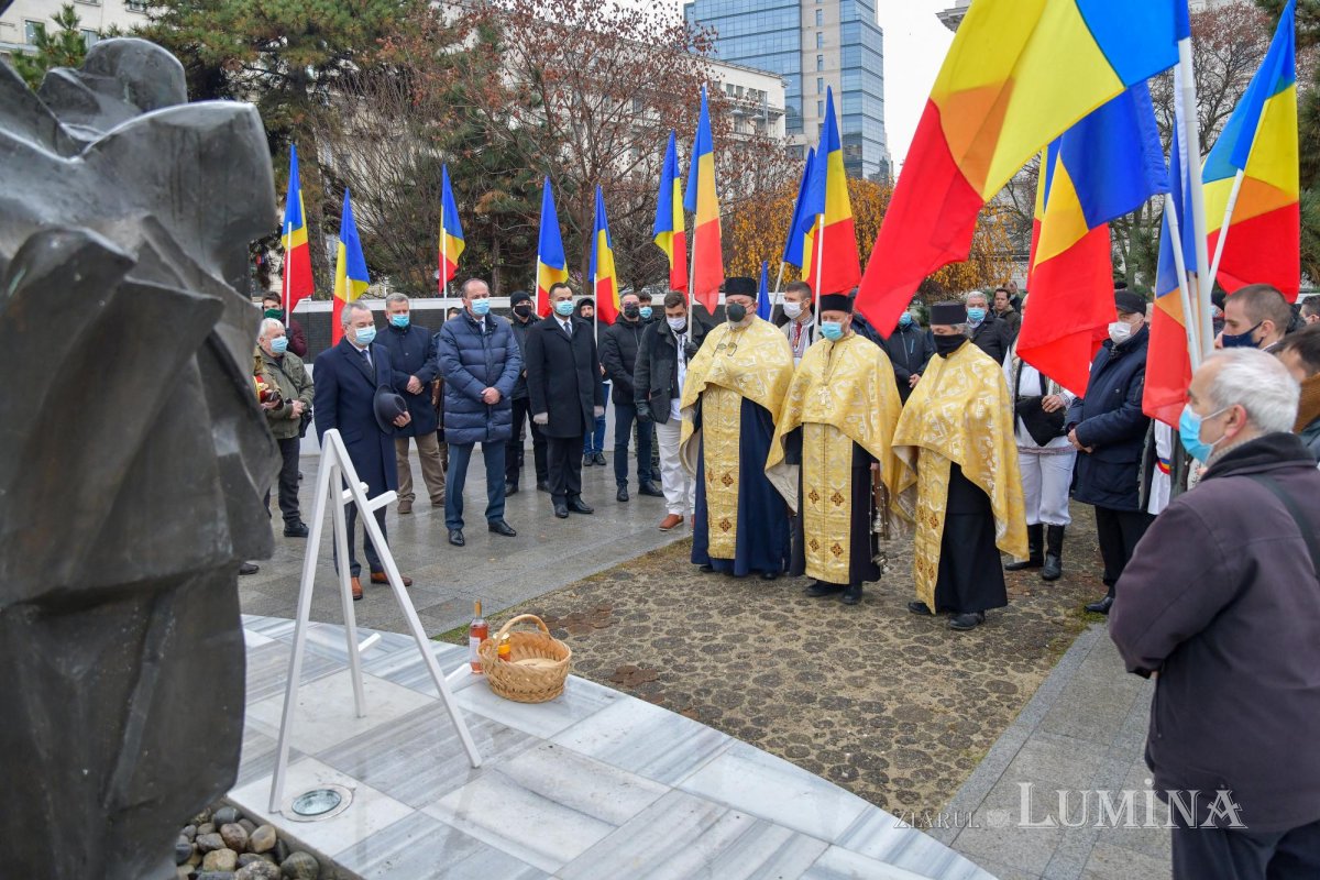 Comemorarea eroilor Revoluţiei la Catedrala Patriarhală și la monumente din Capitală 160384