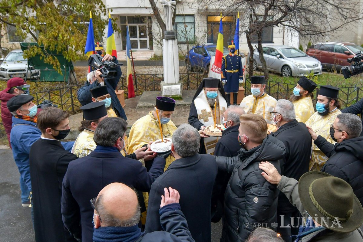 Comemorarea eroilor Revoluţiei la Catedrala Patriarhală și la monumente din Capitală 160395