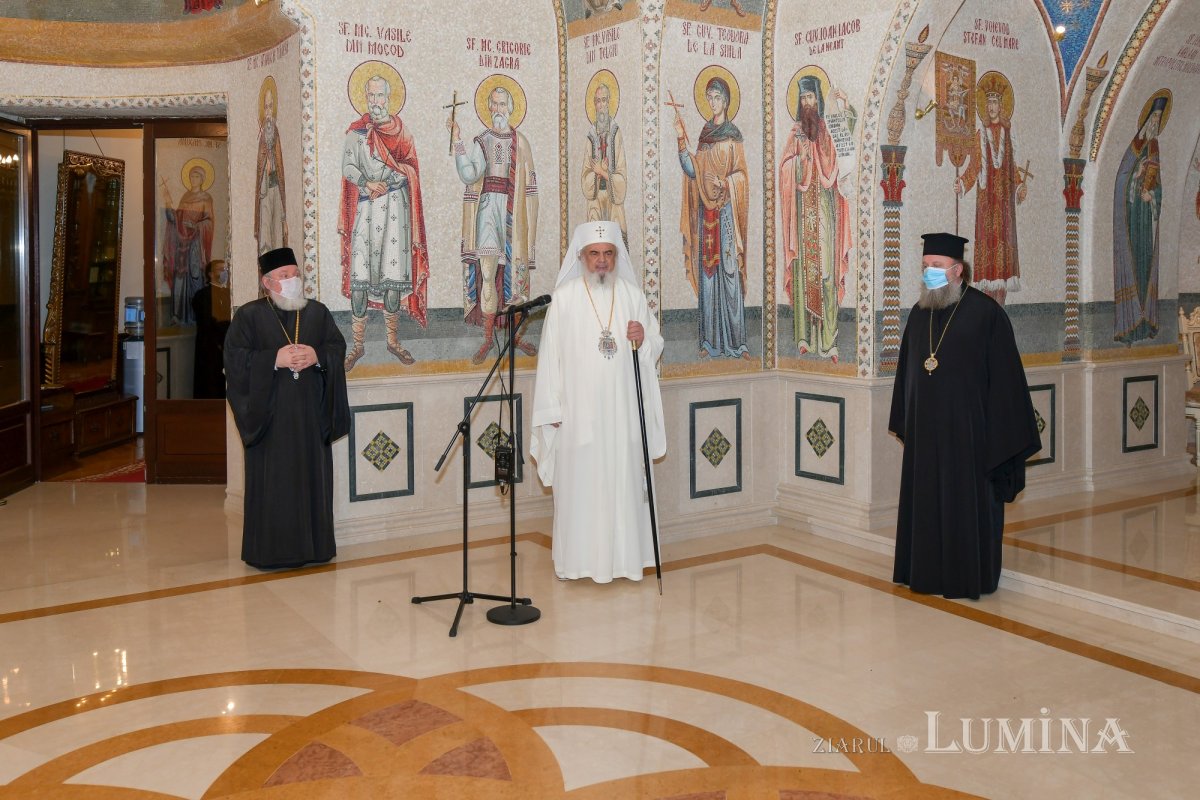 Patriarhul României a sfinţit Agheasma Mare oferită credincioșilor de Bobotează  161129