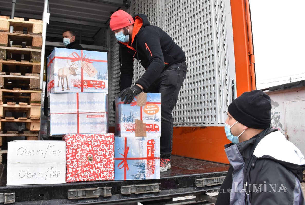 Cadouri pentru 1.000 de copii din Pata Rât, prin campania „Camionul de Crăciun” 161323