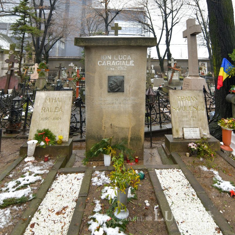 La mormântul lui Mihai Eminescu 161769