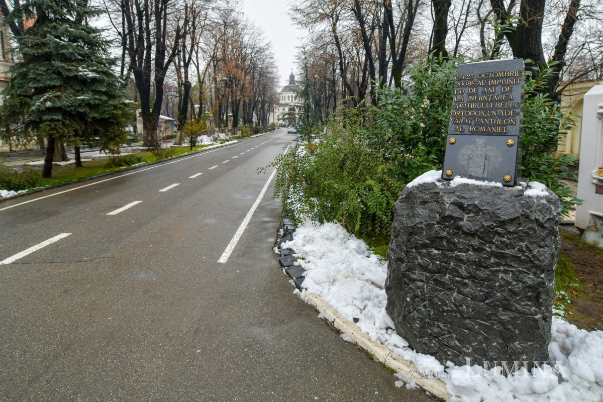 La mormântul lui Mihai Eminescu 161778