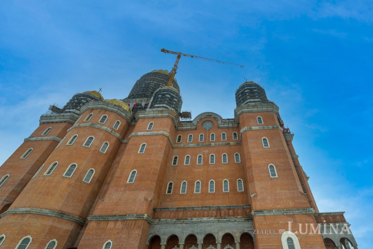 Şantierul Catedralei Naţionale în mijlocul iernii  162222