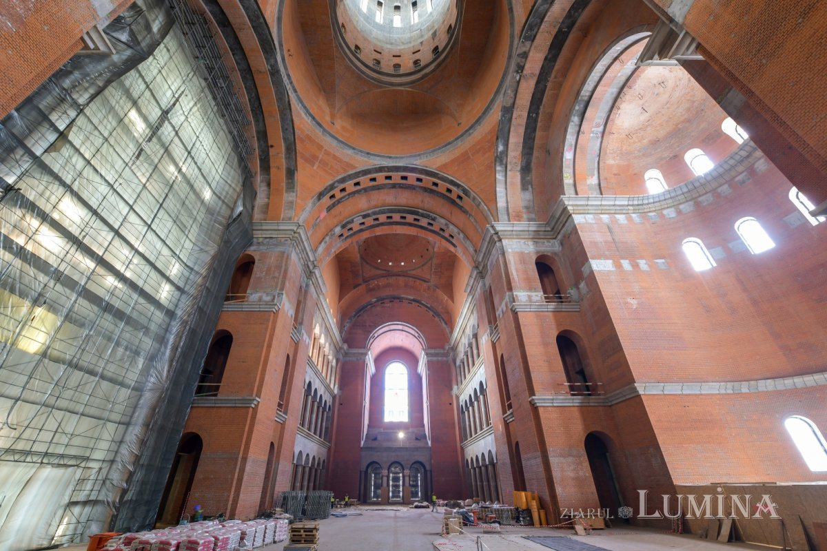 Şantierul Catedralei Naţionale în mijlocul iernii  162223