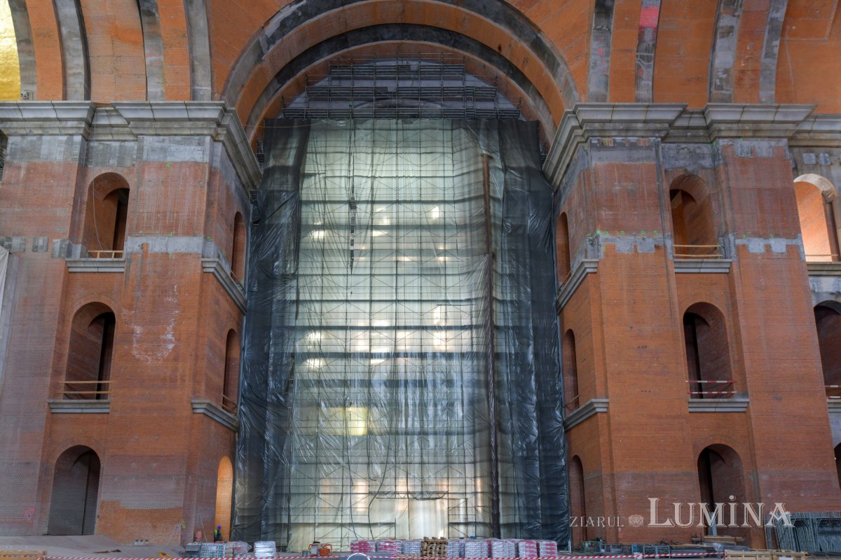 Şantierul Catedralei Naţionale în mijlocul iernii  162235