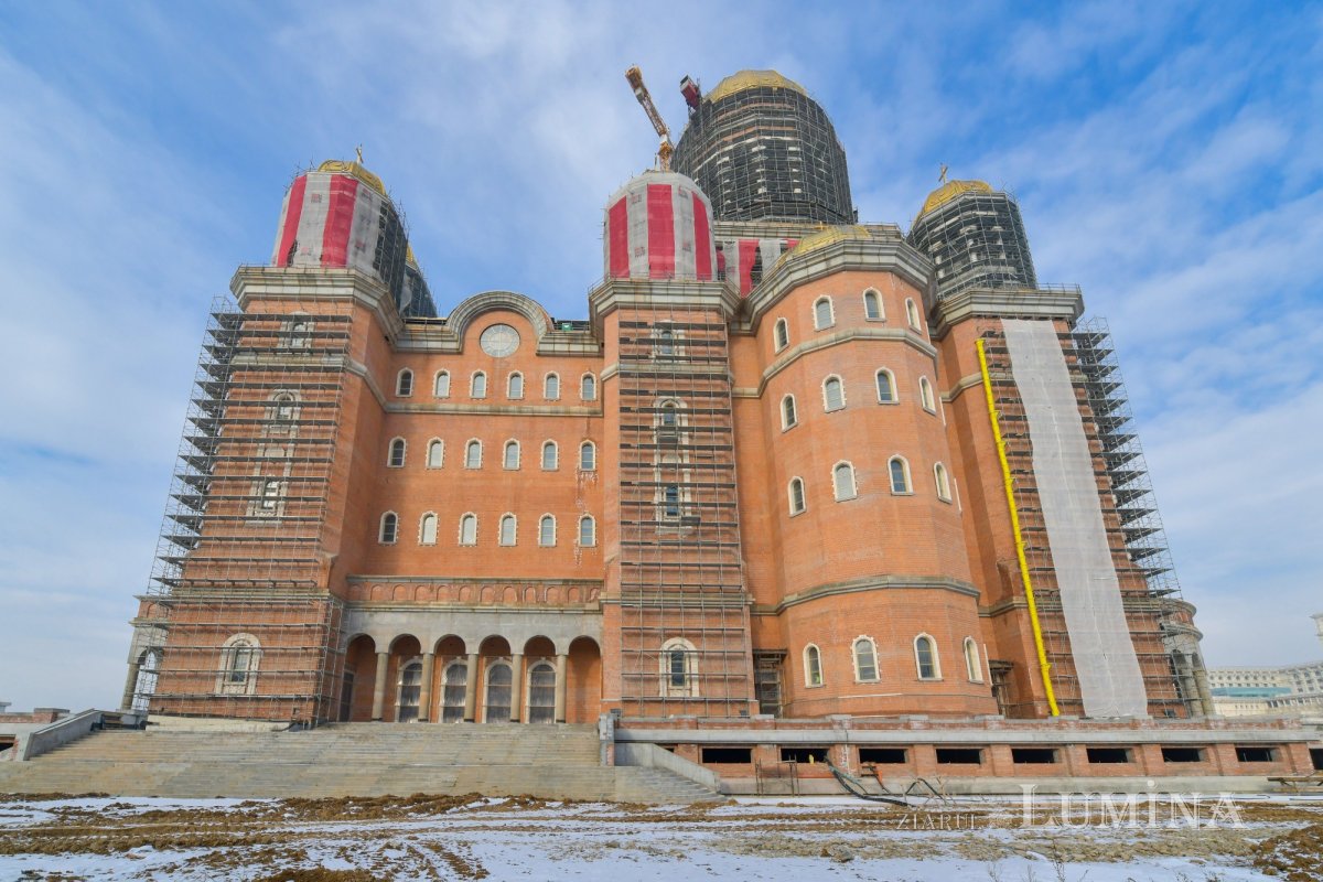Şantierul Catedralei Naţionale în mijlocul iernii  162242