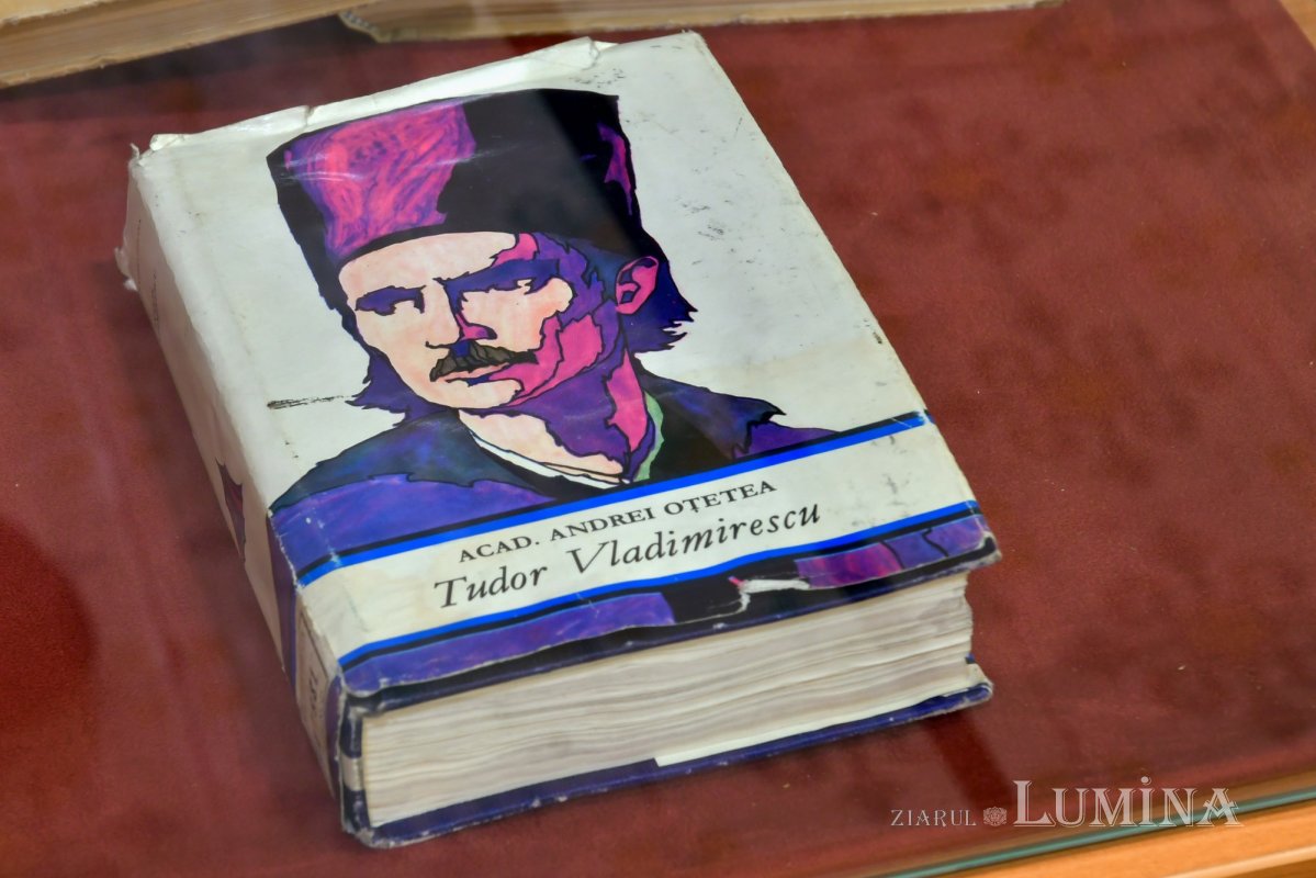 Expoziție dedicată lui Tudor Vladimirescu la Biblioteca Sfântului Sinod 162427