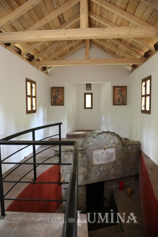 „Întinde-Ţi aripa Ta peste roaba Ta,  că îmi eşti rudă!” 162174