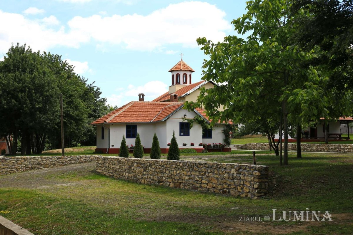 „Întinde-Ţi aripa Ta peste roaba Ta,  că îmi eşti rudă!” 162179