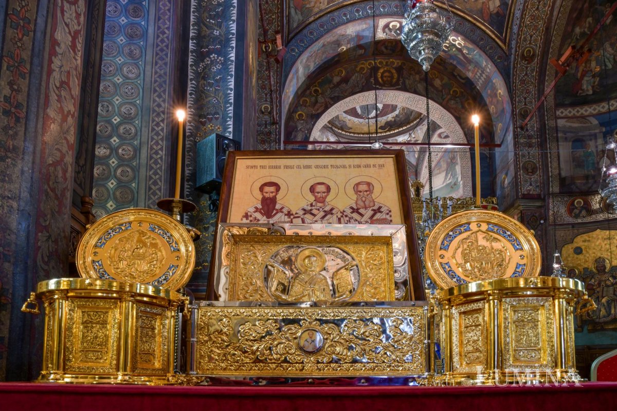 Moaştele Sfinţilor Trei Ierarhi au fost cinstite la Catedrala Patriarhală 162852