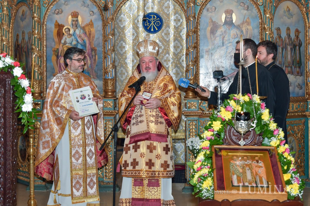 Ocrotitorii şcolilor teologice cinstiţi la Facultatea „Justinian Patriarhul” din Bucureşti 162925