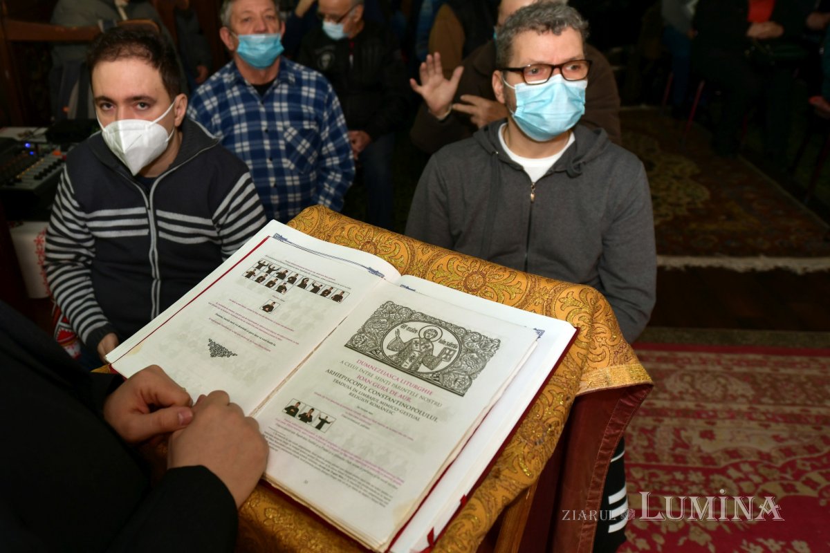 Cinstirea ocrotitorului și daruri pentru comunitatea ortodoxă a surzilor din Capitală 163821