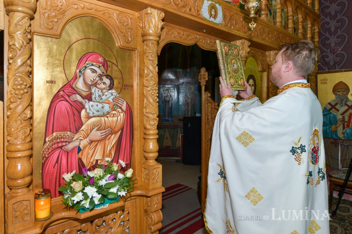 Cinstirea ocrotitorului și daruri pentru comunitatea ortodoxă a surzilor din Capitală 163831