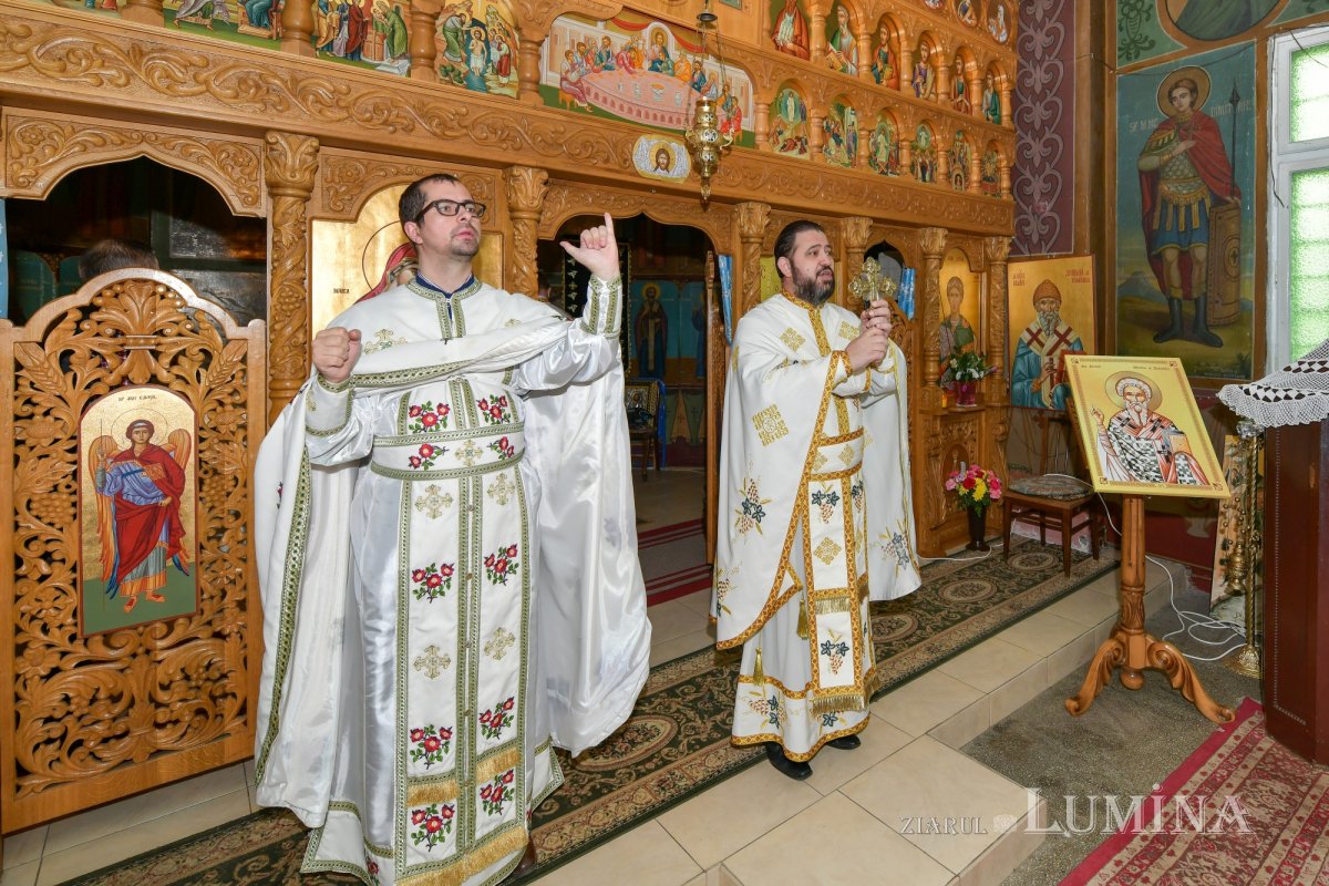 Cinstirea ocrotitorului și daruri pentru comunitatea ortodoxă a surzilor din Capitală 163834