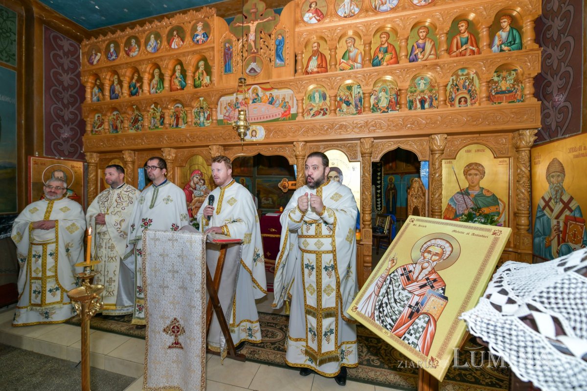 Cinstirea ocrotitorului și daruri pentru comunitatea ortodoxă a surzilor din Capitală 163840