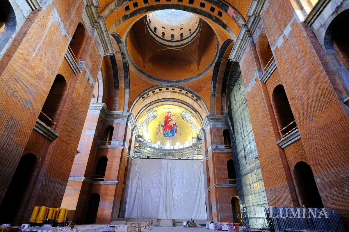 Noi etape de lucru în interiorul Catedralei Naționale 164393