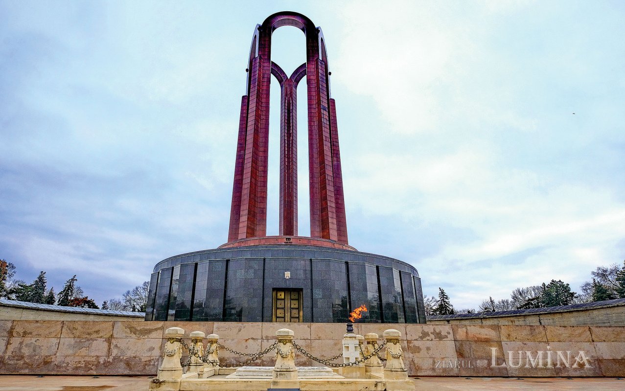 „Pe oasele lui odihnește pământul României întregite” 165387