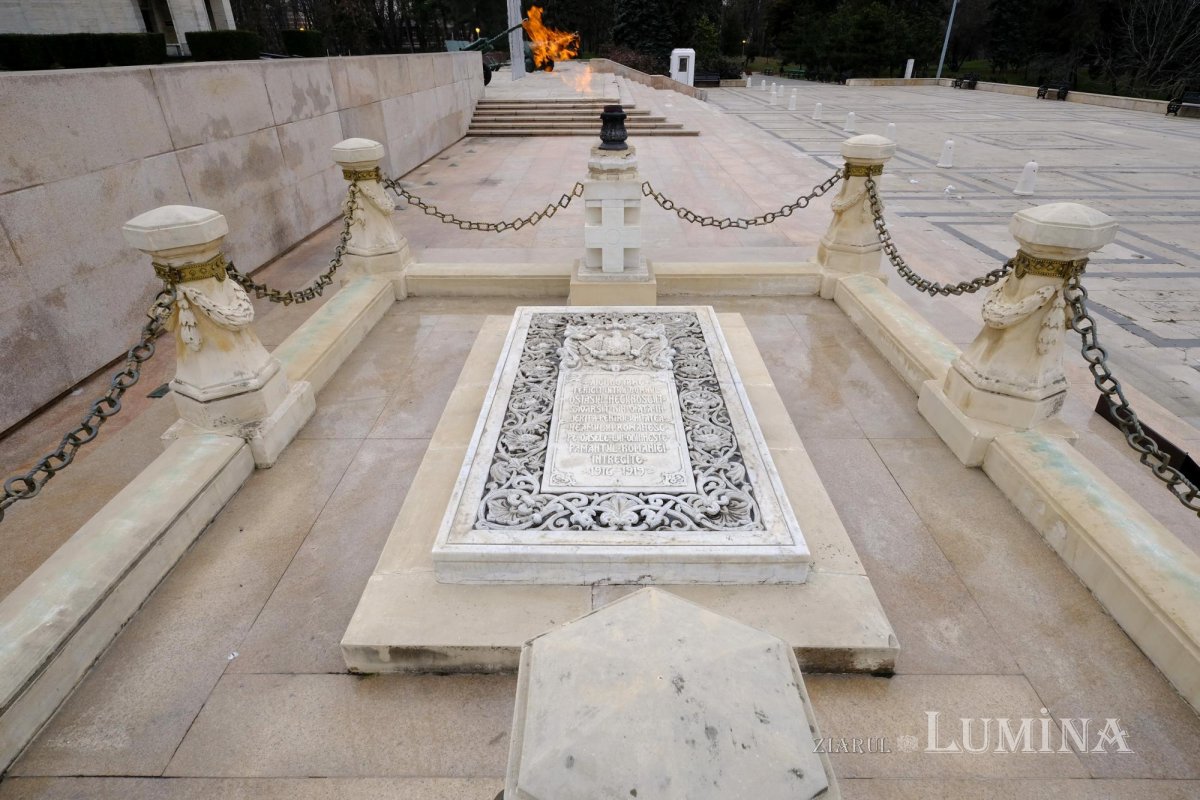 „Pe oasele lui odihnește pământul României întregite” 165455