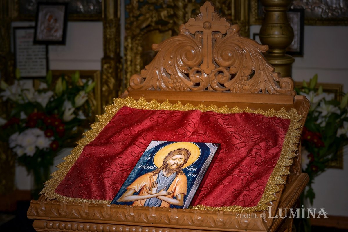 Cuviosul Alexie, omul lui Dumnezeu, cinstit la biserica sa din București  166203